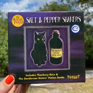 NWT! Spirit Halloween Hocus Pocus Binx/Sandersons Potion Salt & Pepper Shakers
